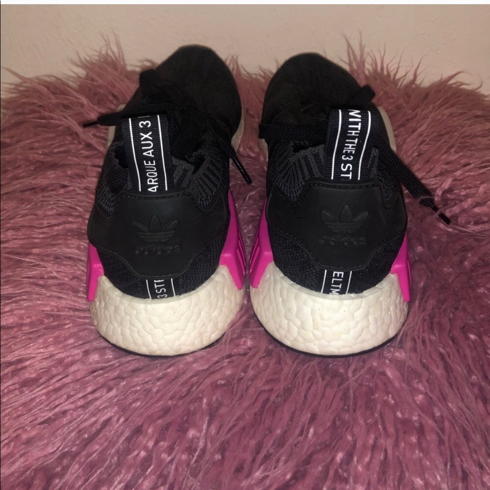 Wmns NMD_R1 Primeknit ‘Shock Pink’